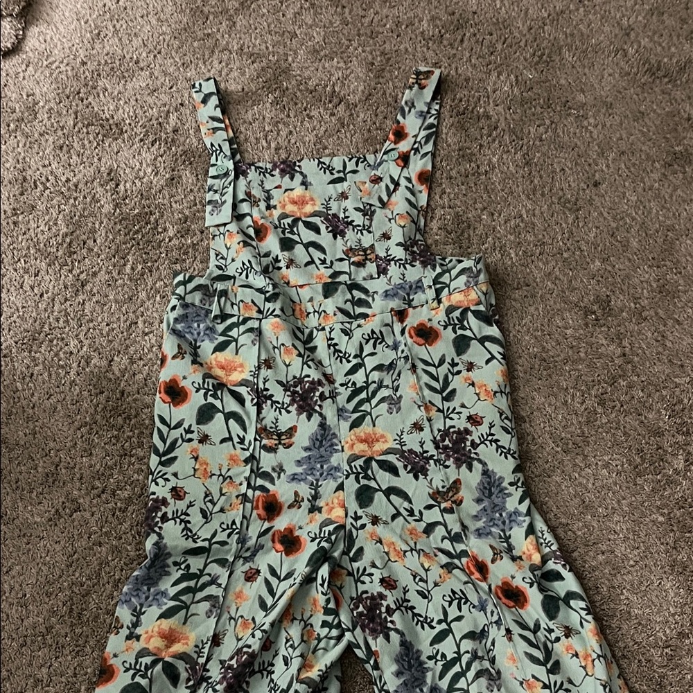 Cider White Garment with Tag Detail